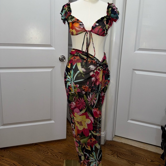 Baddieville Alani Skirt Set - Picture 1 of 4